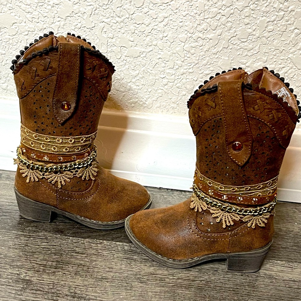 Cute little girl cow girl boots size 5